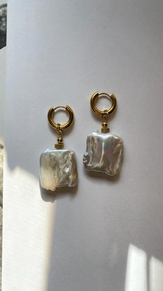 SQUARE PEARL HOOPS